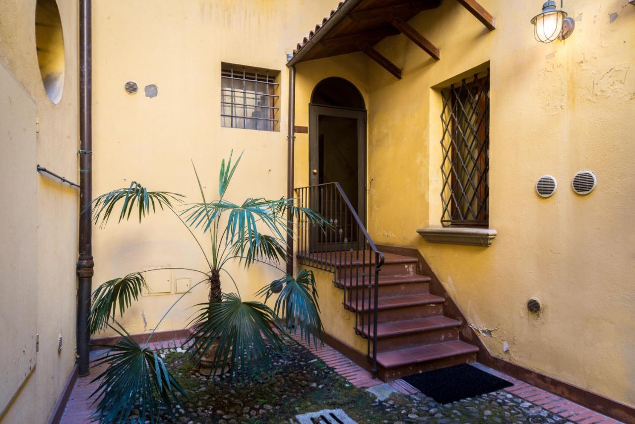 Piazza Maggiore Duplex Apartment By Wonderful Italy Bologna Bagian luar foto