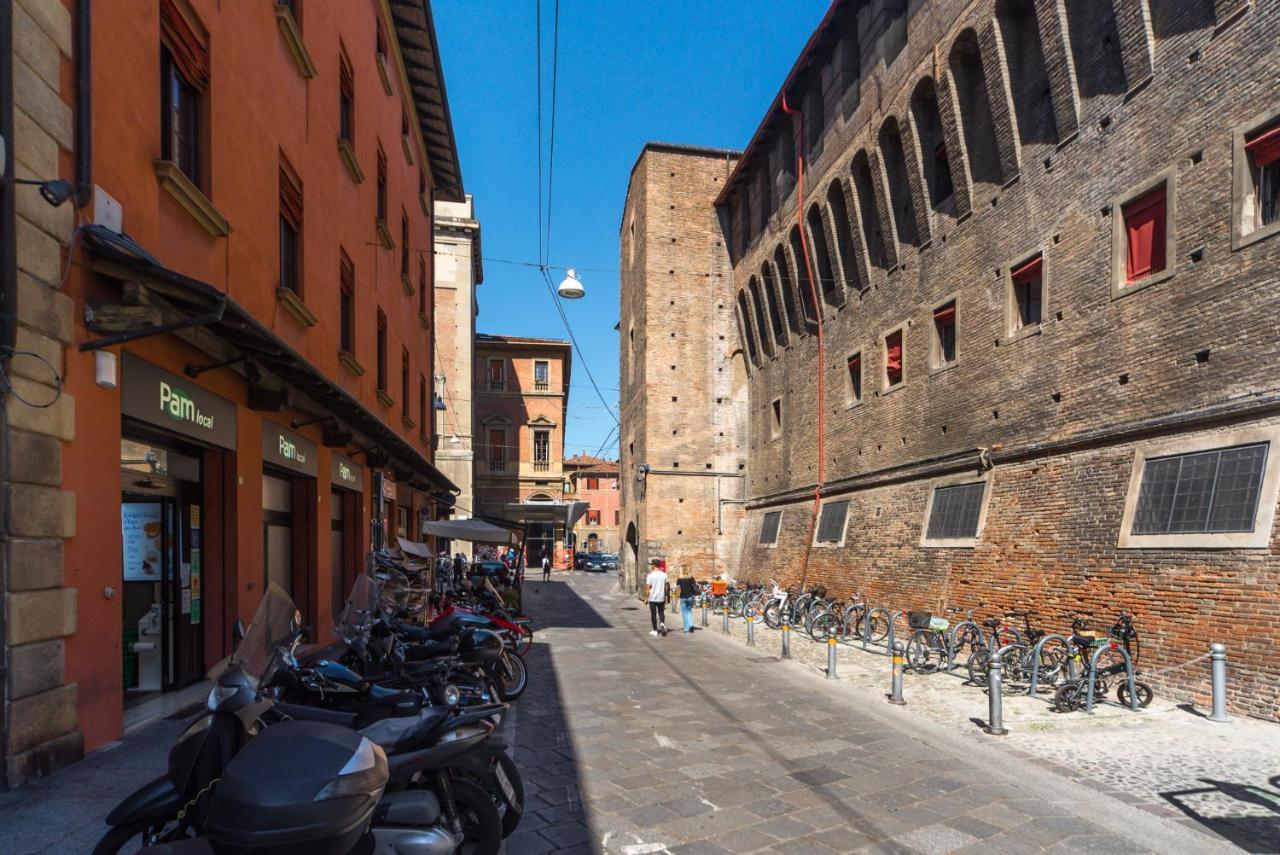 Piazza Maggiore Duplex Apartment By Wonderful Italy Bologna Bagian luar foto